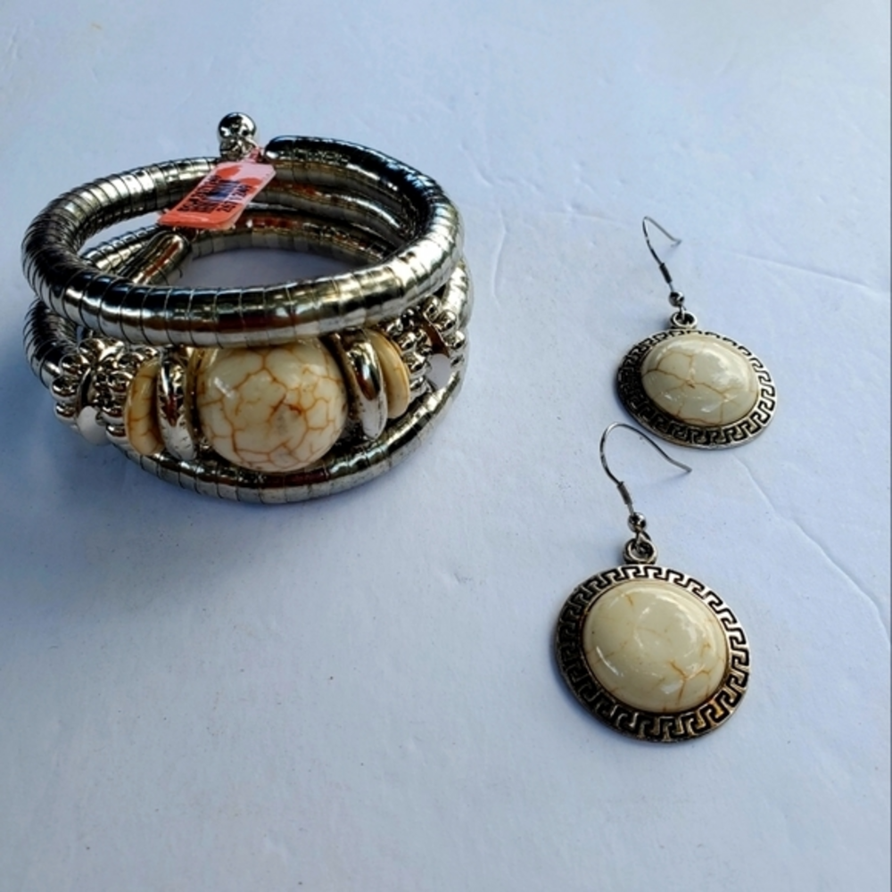 New Beige‎ Stone Bracelet and Pierced Earring Set NWT